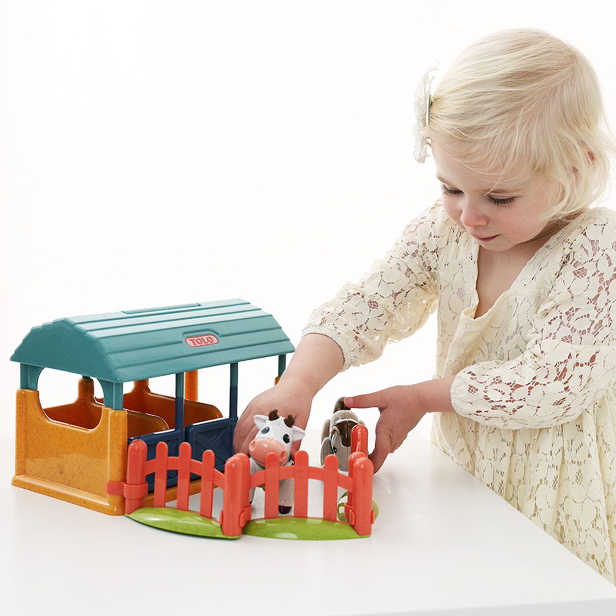 Tolo Toys - First Friends Cow & Horse Stable Set
